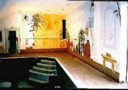 [Wand im Schwimmbad]